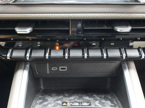 Used 2024 Chevrolet Colorado ZR2 w/ ZR2 Convenience Package III image 17