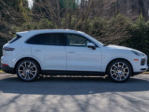 Certified 2023 Porsche Cayenne S image 8