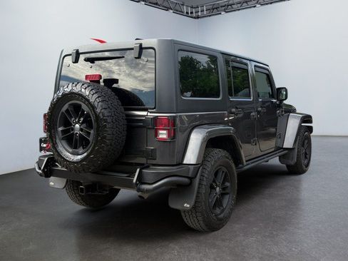 Used 2017 Jeep Wrangler Unlimited Sahara AWD/4WD image 13