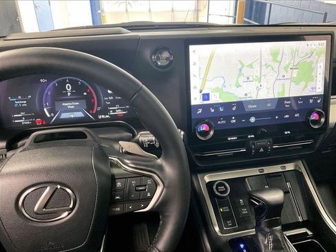 Used 2024 Lexus GX 550 w/ Accessory Package (2T) AWD/4WD image 19