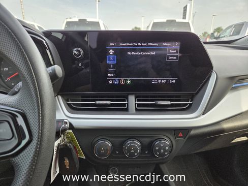 Used 2024 Chevrolet Trax LS w/ LS Convenience Package FWD image 8