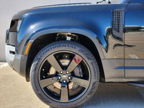 Used 2024 Land Rover Defender 130 S image 9