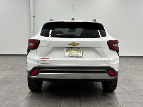 Used 2025 Chevrolet Trax LT image 3