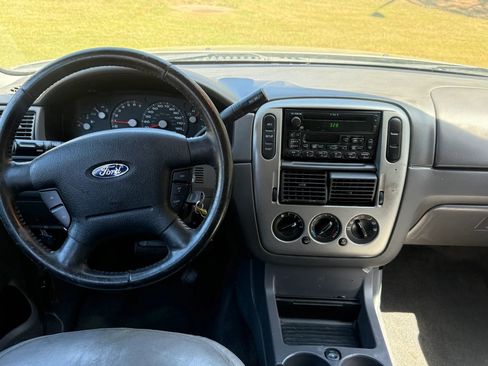 Used 2005 Ford Explorer Sport XLT image 19