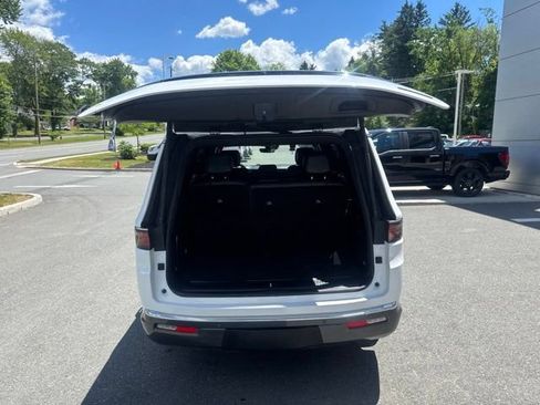 Used 2022 Jeep Wagoneer Series III AWD/4WD image 8