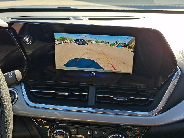 Used 2025 Chevrolet Trax LT FWD image 18