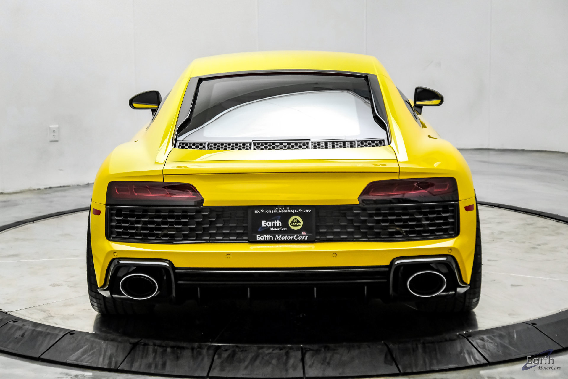 Used 2021 Audi R8 V10 w/ Premium Package RWD image 16