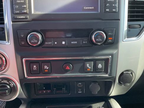 Used 2017 Nissan Titan PRO-4X w/ Pro-4x Convenience Package AWD/4WD image 23