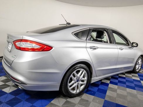 Used 2015 Ford Fusion SE w/ Equipment Group 202A FWD image 4