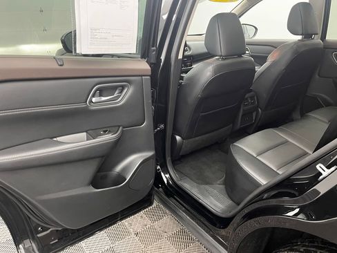 Used 2021 Nissan Rogue SV w/ Premium Package image 36