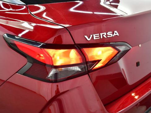 Used 2025 Nissan Versa SV image 30