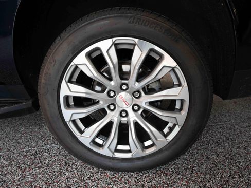 Used 2023 GMC Yukon XL Denali AWD/4WD image 29