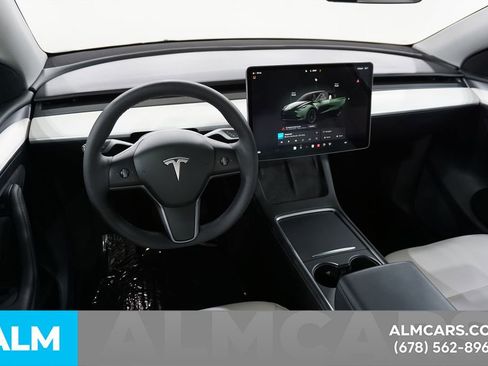 Used 2024 Tesla Model Y Long Range AWD/4WD image 27