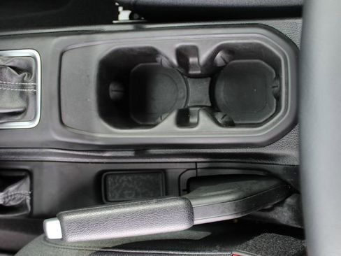 Used 2025 Jeep Wrangler Unlimited Sahara image 17