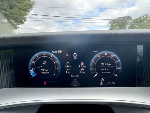 New 2025 Volkswagen Tiguan SE image 15