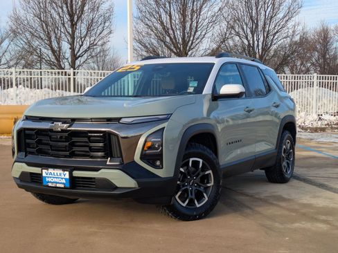 Used 2025 Chevrolet Equinox ACTIV w/ Safety and Technology Package image 2