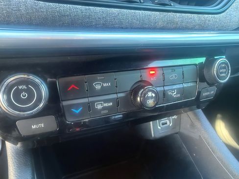 Used 2023 Jeep Compass Sport image 24