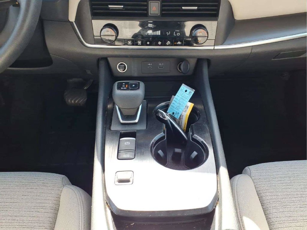 Used 2023 Nissan Rogue SV FWD image 10