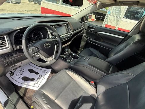 Used 2016 Toyota Highlander XLE image 9
