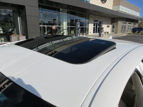 Used 2013 Lexus ES 300h w/ Luxury Pkg FWD image 16