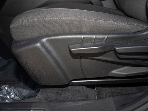 Used 2025 Chevrolet Equinox LT w/ Safety and Technology Package image 27