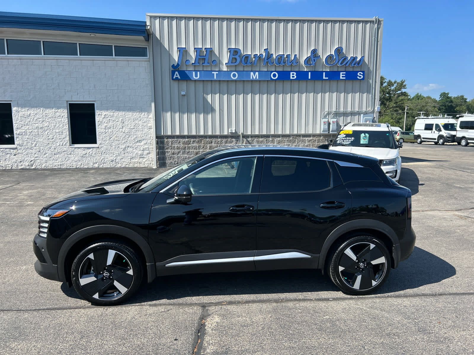 Used 2025 Nissan Kicks SR AWD/4WD image 6