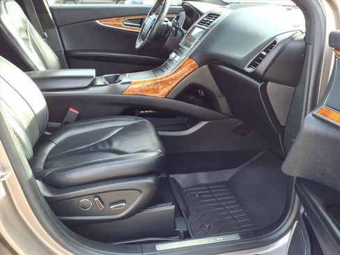 Used 2019 Lincoln Nautilus Select image 4