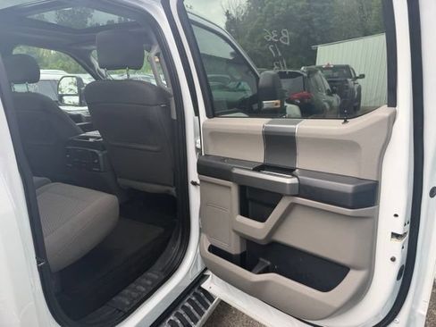 Used 2017 Ford F150 XLT w/ Equipment Group 302A Luxury AWD/4WD image 9