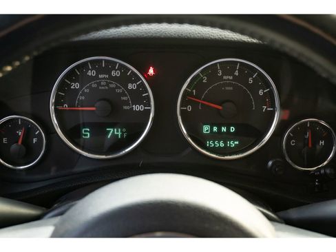 Used 2016 Jeep Wrangler Unlimited Sahara w/ Connectivity Group image 19