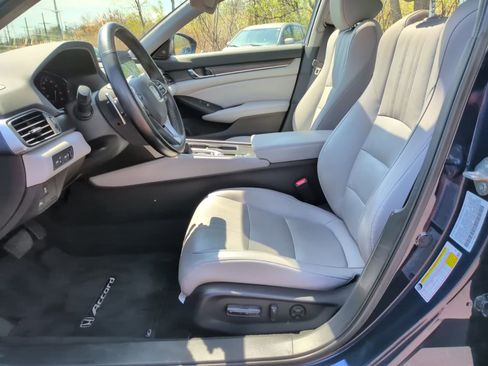 Used 2018 Honda Accord Touring image 16