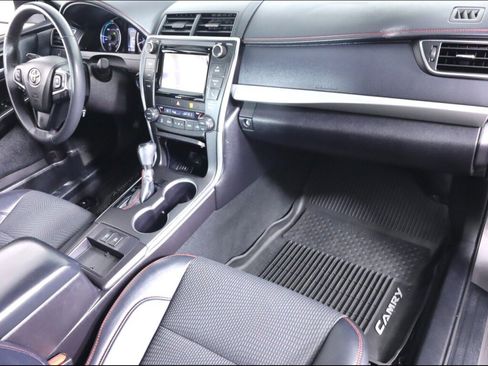 Used 2017 Toyota Camry SE FWD image 38