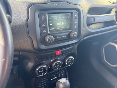 Used 2017 Jeep Renegade Latitude w/ Safety & Security Group FWD image 22