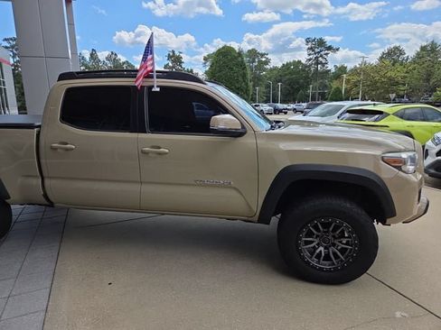 Used 2019 Toyota Tacoma TRD Off-Road AWD/4WD image 2