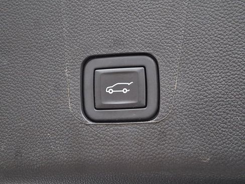 Used 2023 Chevrolet Traverse Premier AWD/4WD image 35