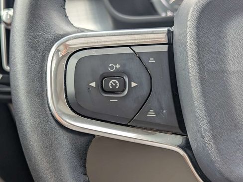 Used 2020 Volvo XC40 T4 Momentum w/ Protection Package Premier FWD image 26