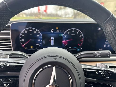 Used 2024 Mercedes-Benz GLS 580 4MATIC image 21