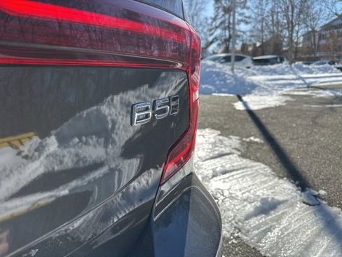 Certified 2025 Volvo S60 B5 Core image 38
