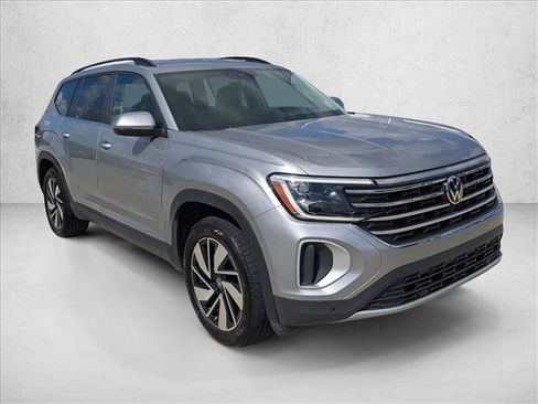 Used 2025 Volkswagen Atlas SE AWD/4WD image 3