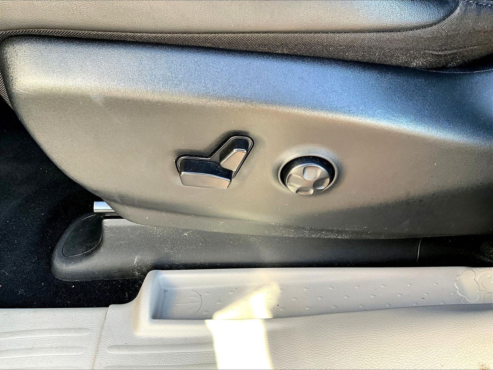 Used 2024 Chrysler Pacifica Touring-L FWD image 34