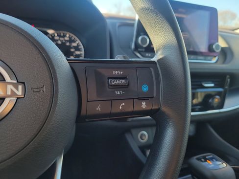 Used 2022 Nissan Rogue SV image 23