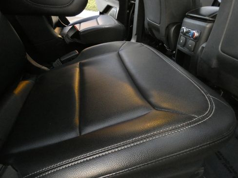 Used 2020 Ford Explorer XLT w/ Equipment Group 202A image 40