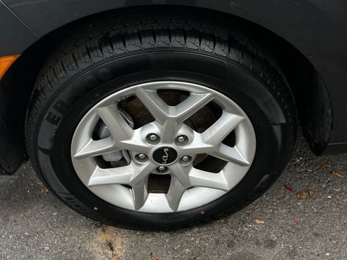 Used 2025 Kia Soul LX w/ LX Technology Package FWD image 30