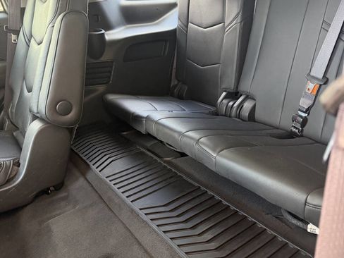 Used 2016 Cadillac Escalade Luxury AWD/4WD image 12