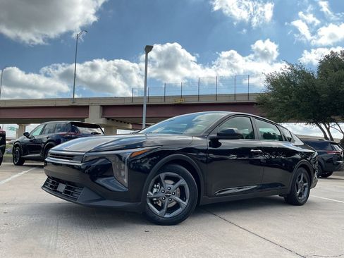 Used 2025 Kia K4 FWD image 2