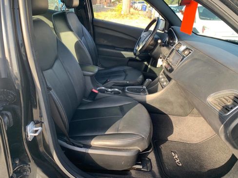 Used 2012 Chrysler 200 Limited FWD image 9