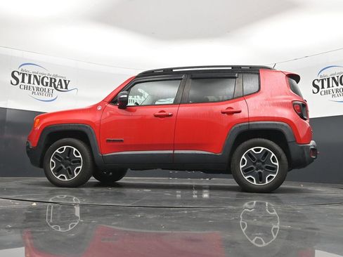 Used 2015 Jeep Renegade Trailhawk w/ Premium Leather Group AWD/4WD image 29