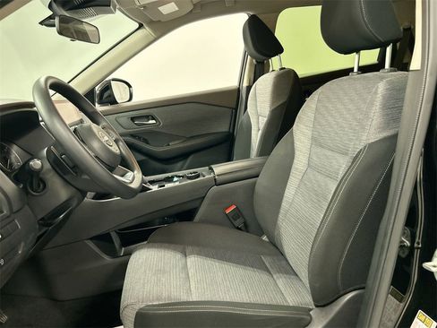 Used 2023 Nissan Rogue SV image 11