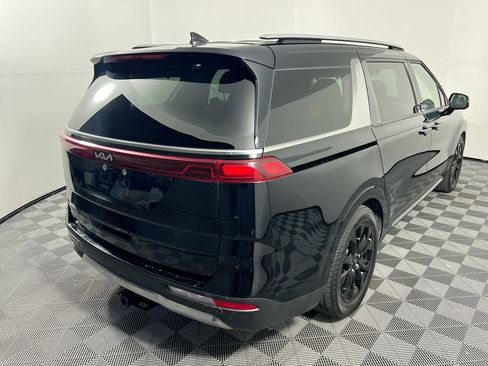 Used 2024 Kia Carnival SX Prestige image 3