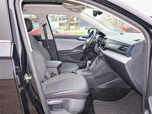 Certified 2022 Volkswagen Taos SE w/ Panoramic Sunroof Package image 26