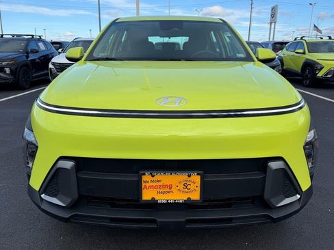 Certified 2025 Hyundai Kona SE image 9
